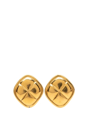 CHANEL Pre-Owned 1970-1980 Quilted Gold Plated Rhombus Clip On Earrings costume earrings