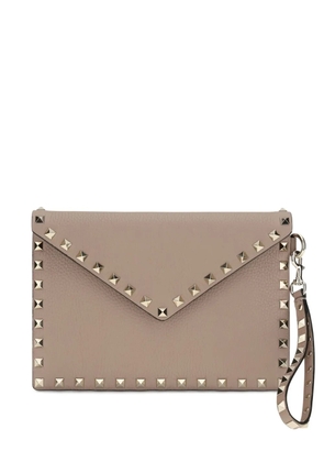 Valentino Garavani Rockstud grained-leather clutch bag - Neutrals