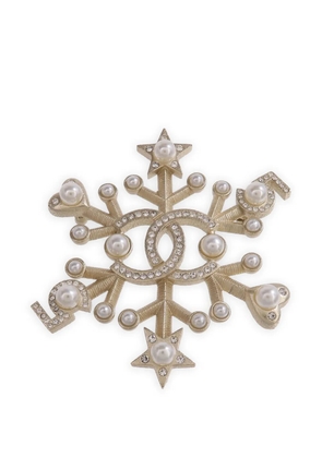 CHANEL Pre-Owned snowflake-motif brooch - Gold