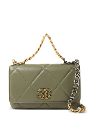 CHANEL Pre-Owned 19 Wallet On Chain bag - Green
