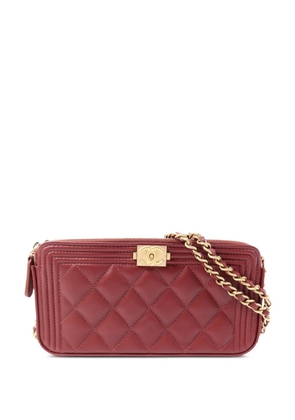 CHANEL Pre-Owned Boy CC chain clutch bag - Red
