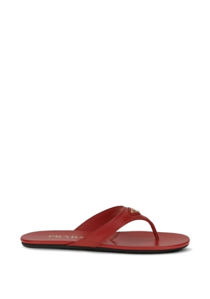 Prada logo-plaque leather sandals - Red