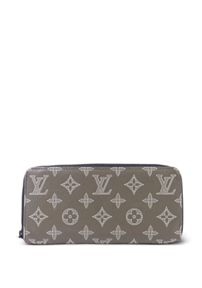 Louis Vuitton Pre-Owned Monogram Shadow zipper wallet - Green
