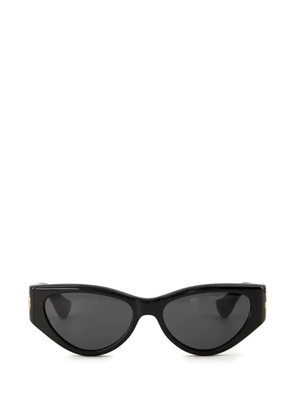 VALENTINO GARAVANI EYEWEAR VLogo plaque cat-eye sunglasses - Black