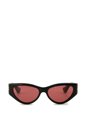 VALENTINO GARAVANI EYEWEAR VLogo plaque cat-eye sunglasses - Black