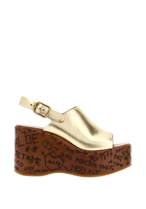 Chloé Maxime graffiti-print wedge sandals - Gold