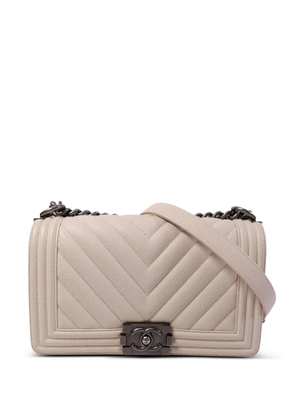 CHANEL Pre-Owned 25 Boy chain-strap shoulder bag - Neutrals