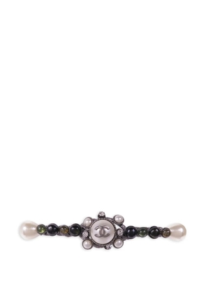 CHANEL Pre-Owned CC faux-pearl brooch - Black