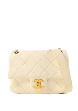 CHANEL Pre-Owned CC turn-lock quilted calfskin shoulder bag - White