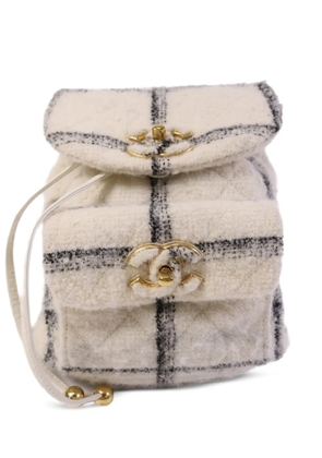 CHANEL Pre-Owned 22K Duma CC turn-lock tweed backpack - Neutrals
