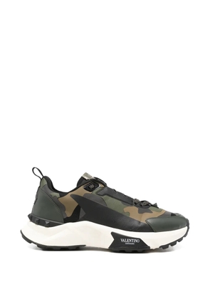 Valentino Garavani Pre-Owned True Act camouflage-print sneakers - Green