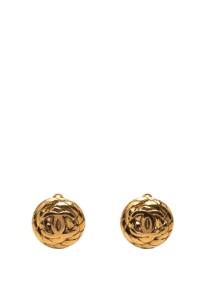 CHANEL Pre-Owned 1996 CC Gold Plated Quilted Round Clip On Earrings costume earrings