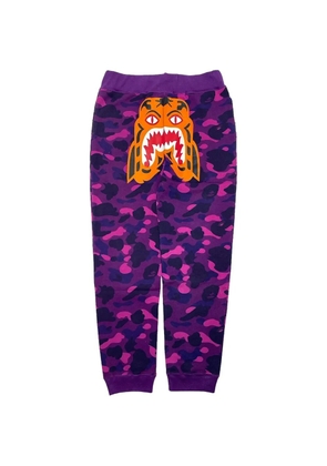 A BATHING APE® camouflage-print track pants - Purple