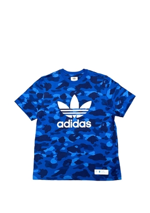 A BATHING APE® x Adidas camo-print logo-print T-shirt - Blue