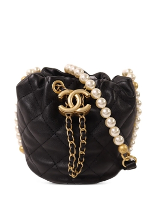 CHANEL Pre-Owned CC Marck pearl-strap bucket bag - Black