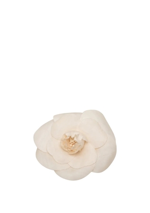 CHANEL Pre-Owned 1970-1980 Canvas Camellia Brooch costume brooch - White