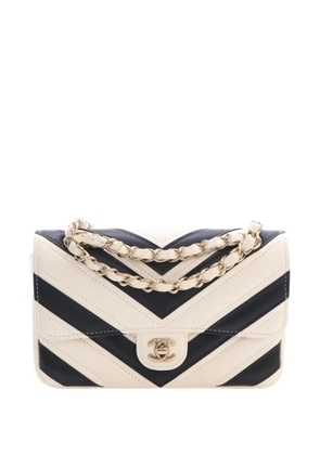 CHANEL Pre-Owned 2021-2026 Mini CC Bicolor Chevron Stitched Lambskin Flap shoulder bag - Black