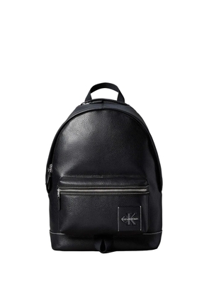 Calvin Klein logo-patch pebbled backpack - Black
