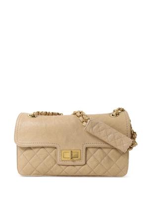 CHANEL Pre-Owned diamond-quilted shoulder bag - Neutrals