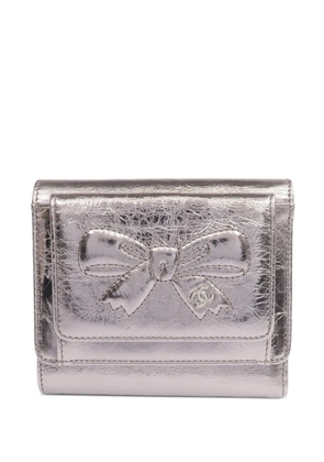 CHANEL Pre-Owned CC bow-detail fold wallet - Silver