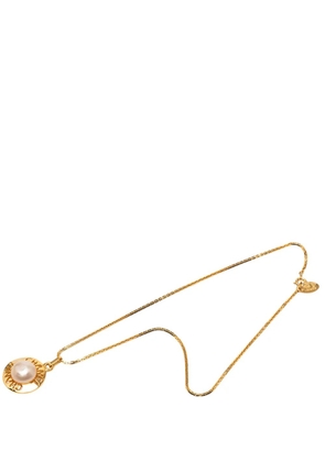 CHANEL Pre-Owned 1970-1980 Gold Plated Faux Pearl Logo Round Pendant Necklace costume necklace