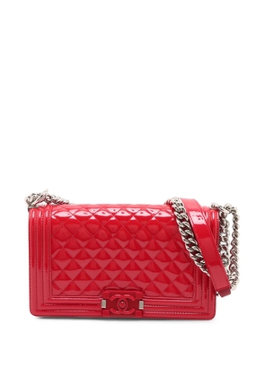CHANEL Pre-Owned 2014-2015 Old Medium Quilted Patent Acrylic Boy Flap crossbody bag - Red