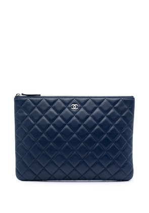 CHANEL Pre-Owned 2016-2017 Medium Quilted Lambskin O Case clutch bag - Blue