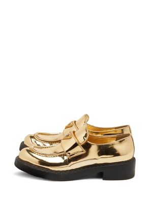 Prada Pre-Owned triangle-logo patent leather loafers - Gold