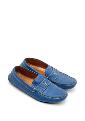 Prada Pre-Owned logo-plaque pebbled-leather loafers - Blue