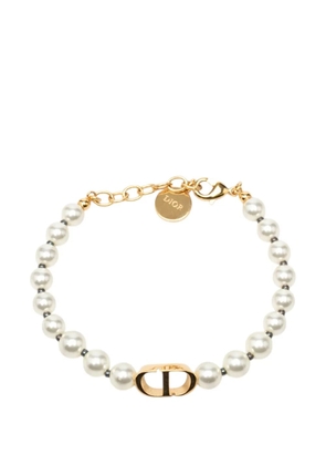 Christian Dior Pre-Owned 2000-2026 Gold Plated Resin Pearl 30 Montaigne Bracelet costume bracelet - White