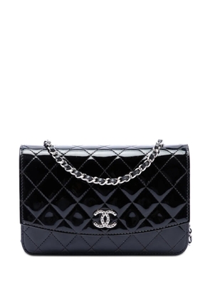 CHANEL Pre-Owned 2016-2017 CC Quilted Patent Brilliant Wallet On Chain crossbody bag - Black