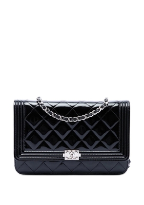 CHANEL Pre-Owned 2014-2015 Quilted Patent Boy Wallet on Chain crossbody bag - Black