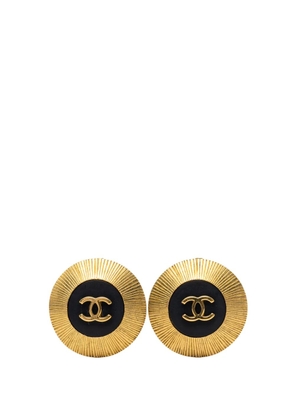 CHANEL Pre-Owned 1995 CC Gold Plated Enamel Clip On Earrings costume earrings