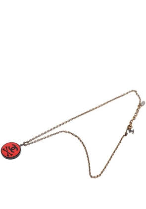 CHANEL Pre-Owned 2003 CC Gold Plated Resin Crossbones Round Pendant Necklace costume necklace