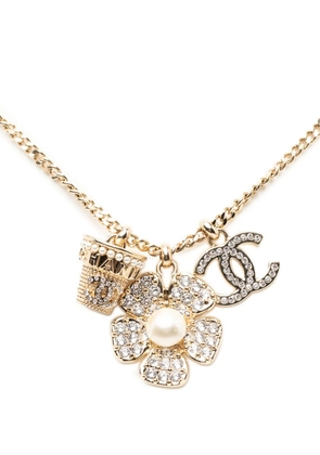 CHANEL Pre-Owned 2023 CC Gold Plated Strass and Faux Pearl Flower Pendant Necklace costume necklace