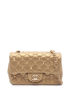 CHANEL Pre-Owned 2019 Mini Rectangular Classic Metallic Lambskin Egyptian Amulet Charms Single Flap crossbody bag - Gold