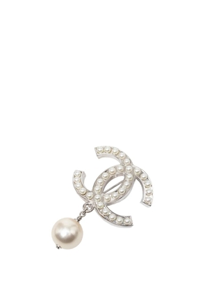 CHANEL Pre-Owned 2006 CC Brass Faux Pearl Brooch costume brooch - Silver