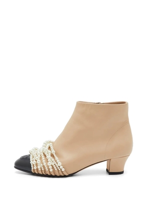 CHANEL Pre-Owned CC cap-toe pearl-embellished ankle boots - Neutrals