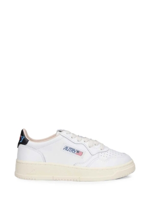 Autry logo-patch perforated sneakers - White