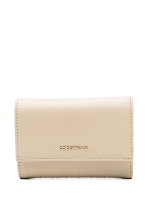 Coccinelle plissé-effect wallet - Neutrals