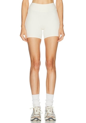 437 The Essentials Short in Cream - Cream. Size M (also in XS, S, L, XL).