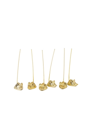 Here's How The Gloria Hors D'deuvres Picks in Metallic Gold.