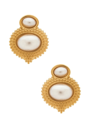 Galley Los Angeles Dahlia Pearl Earrings in Metallic Gold.