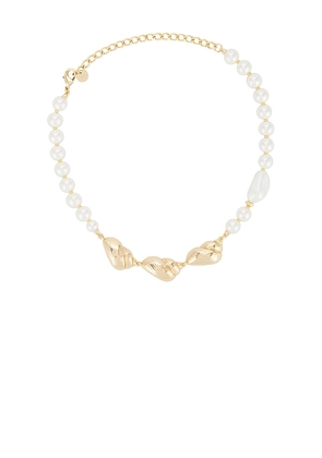 self-portrait Gold Shell And Pearl Necklace in Metallic Gold.