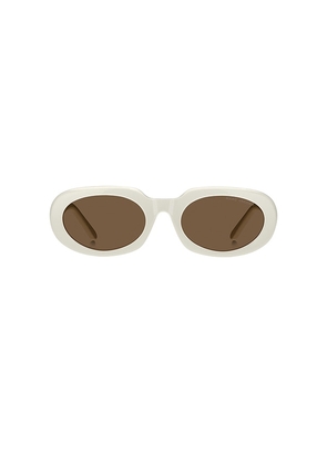 Marc Jacobs Oval Sunglasses in White.
