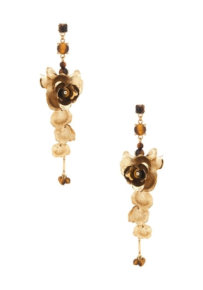 SHASHI Gardenia Earring in Metallic Gold.