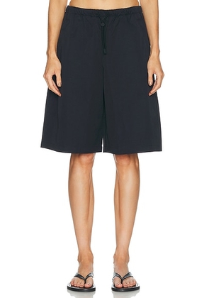 On Bermuda Short in Black - Black. Size L (also in ).