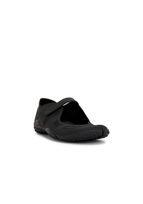 NikeSKIMS Rift Mesh Sneaker in Black. Size 5. Also in 6, 6.5, 7, 7.5, 8, 9, 10, 11, 8.5, 9.5, 5.5.
