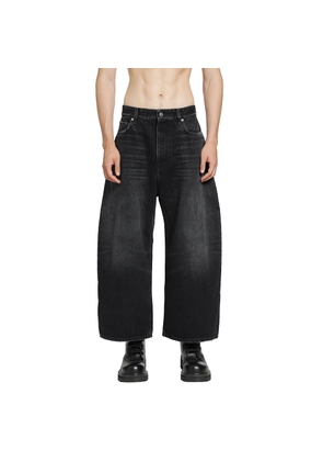 Curved Jeans