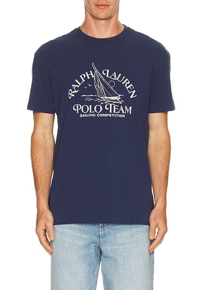Polo Ralph Lauren Sailing Polo Team Print T-Shirt in Dark Cobalt - Blue. Size S (also in M, L, XL/1X, XXL/2X).
